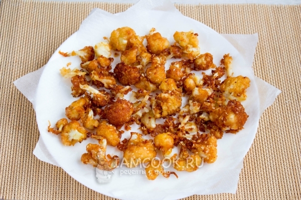 Выложить капусту на салфетку