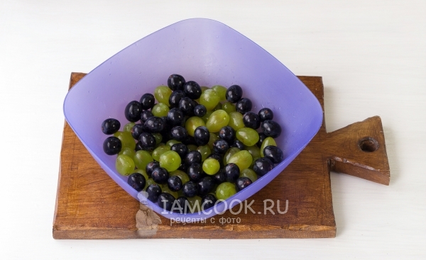 Помыть виноград