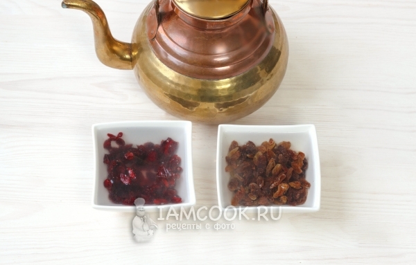 Залить сухофрукты кипятком