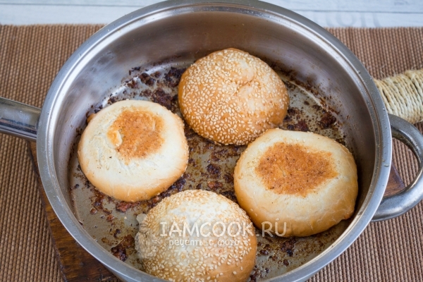 Обжариваем булочку