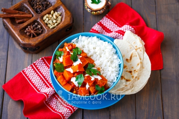 Тушёная тыква с овощами и рисом