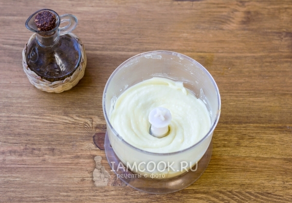 Влить масло и взбить