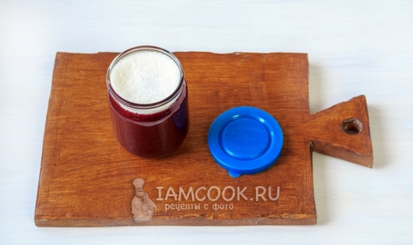 Закрыть банку крышкой