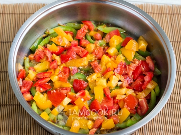 Положить помидоры