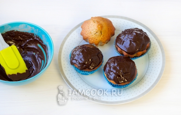 Украсить кексы глазурью