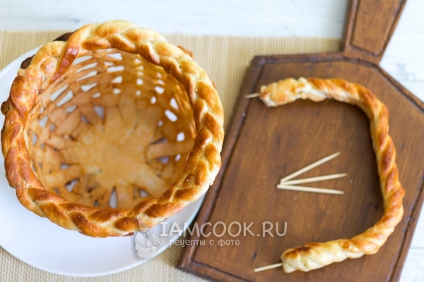 Вставить в ручку зубочистки