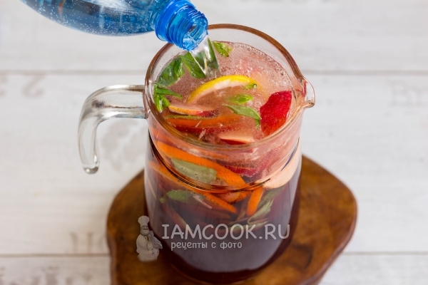 Влить газированную воду