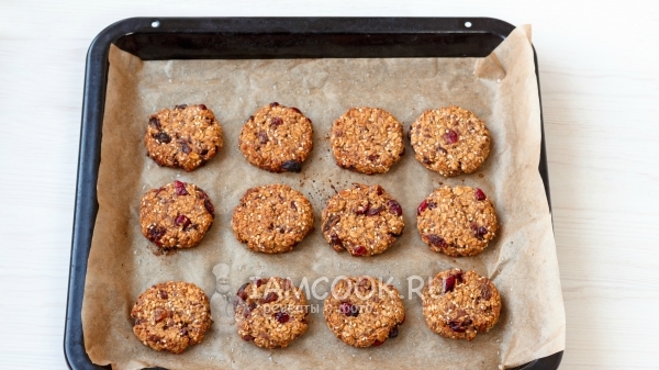 Готовое диетическое овсяное печенье с бананом