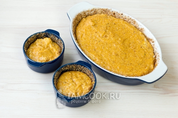 Выложить тыквенную смесь в форму