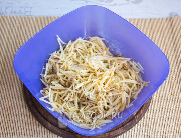 Всыпать соль и размешать