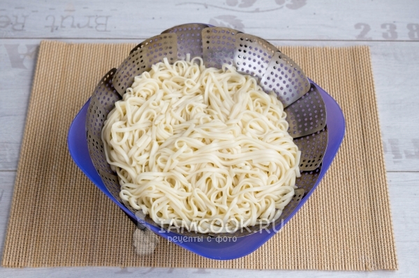 Сварить лапшу