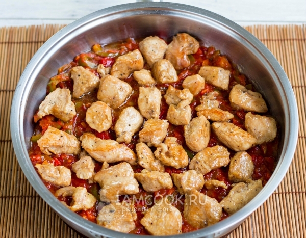 Положить к овощам мясо