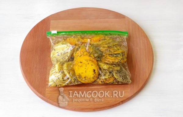 Встряхнуть пакет с овощами