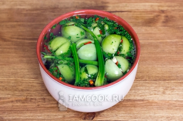 Залить помидоры соленой водой