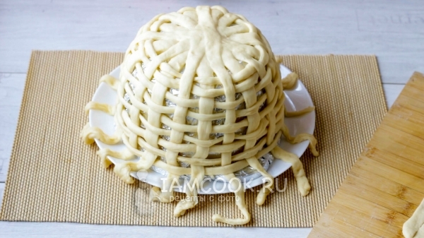 Сплести корзину из полосок теста