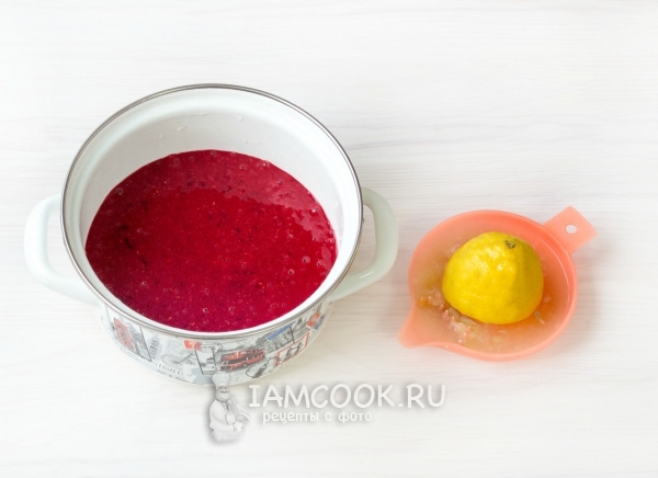 Влить сок лимона