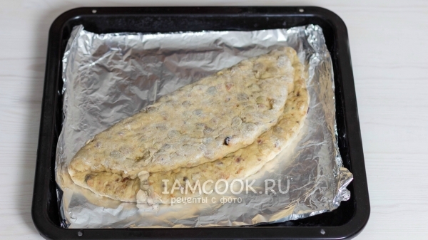 Сложить тесто пополам