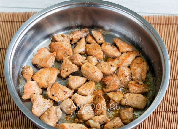 Обжарить мясо