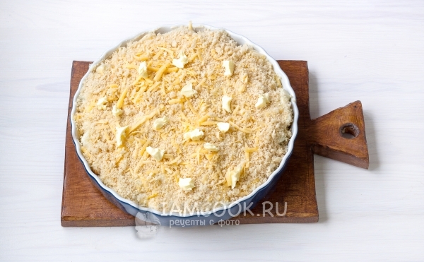 Положить кусочки масла