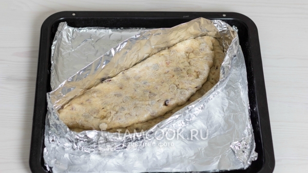 Выложить тесто в фольгу