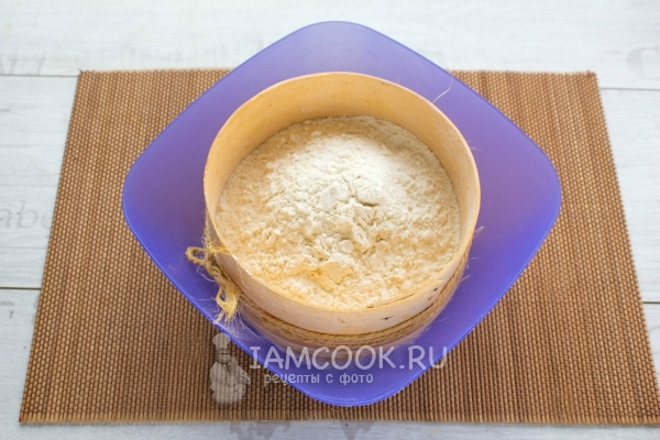 Просеять муку