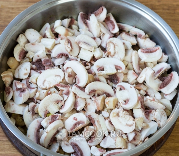 Положить грибы