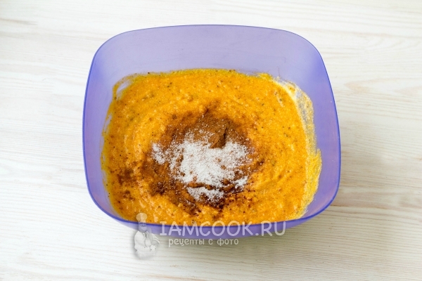 Всыпать корицу и ванильный сахар