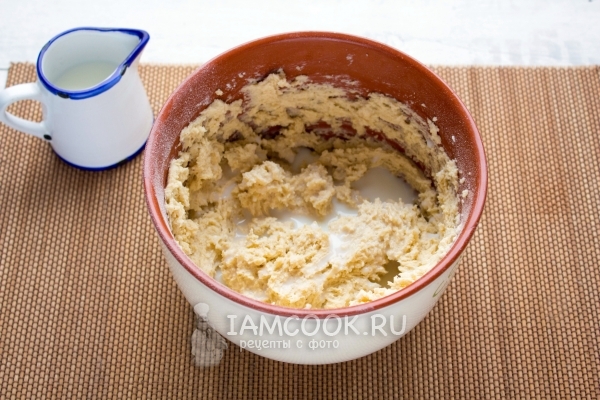 Влить молоко