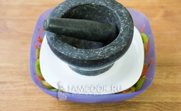 Поставить гнет