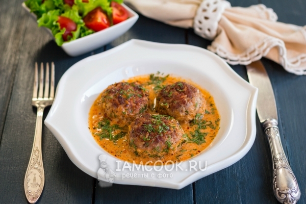 Рецепт тефтелей в сметанном соусе в духовке и на сковороде