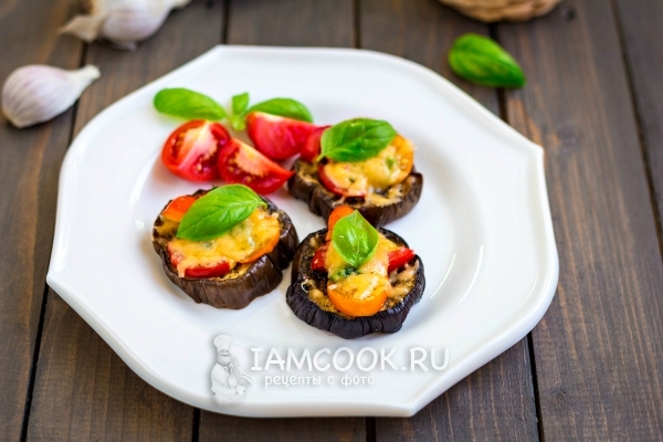 Фото баклажанов с сыром и помидорами в микроволновке