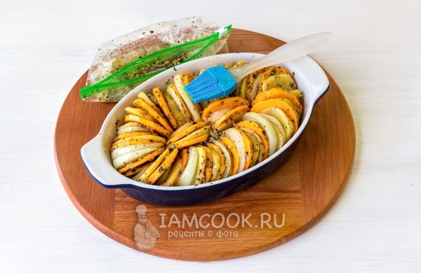 Смазать овощи маслом