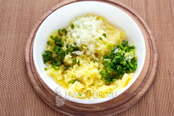 Добавить лук и имбирь