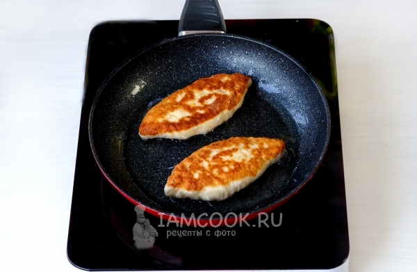 Пожарить пирожки