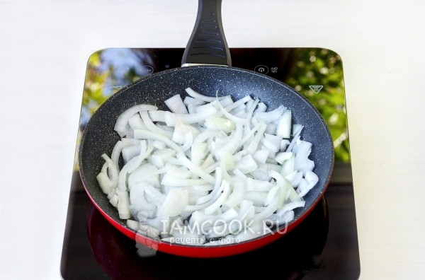 Обжарить лук