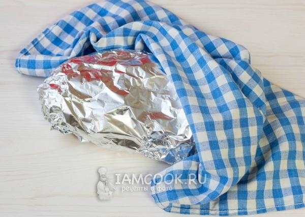 Завернуть штоллен в фольгу