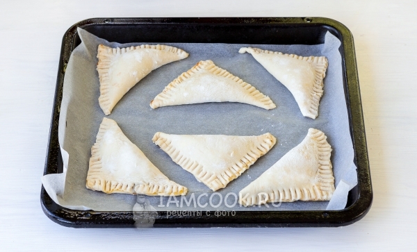 Положить заготовки на пергамент