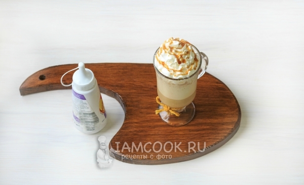 Полить карамельным соусом