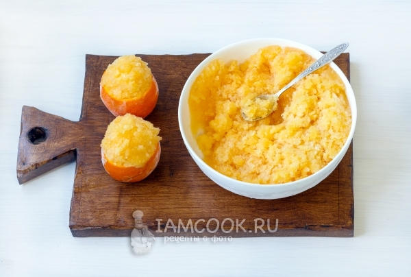 Выложить десерт в формочки