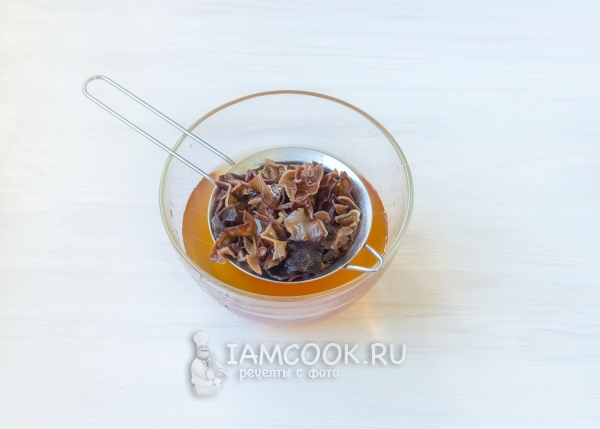 Откинуть грибы на дуршлаг