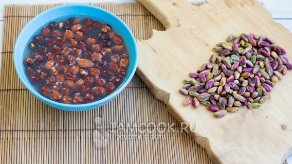 Замочить орехи