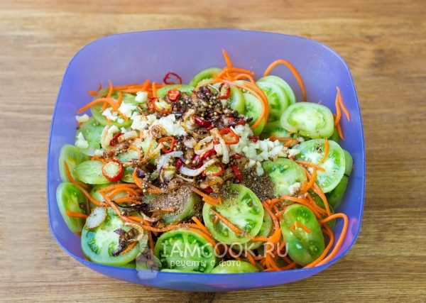 Влить горячее масло