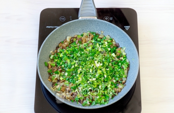 Положить зелень