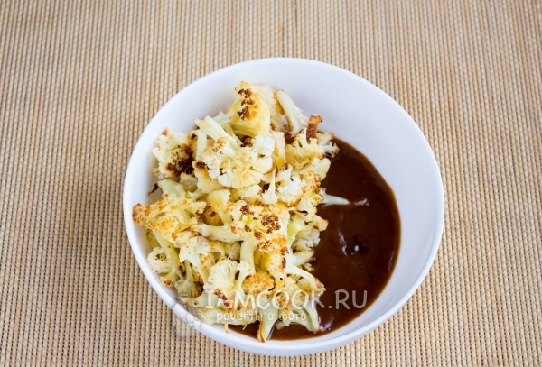 Положить капусту в соус