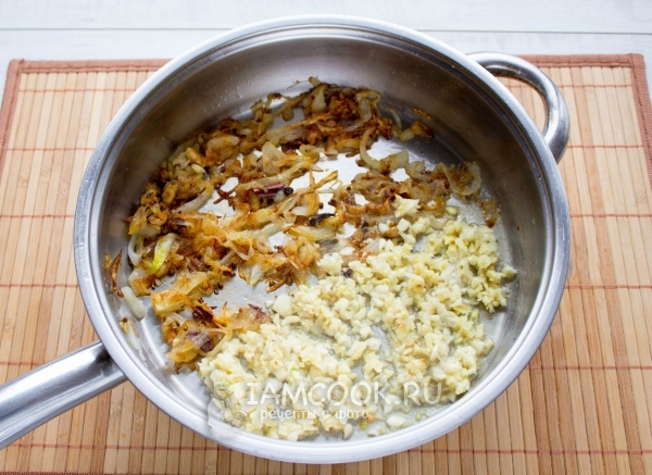 Добавить чесночно-имбирную смесь