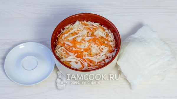 Накрыть капусту марлей