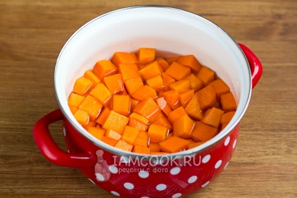 Тыква со специями в воде