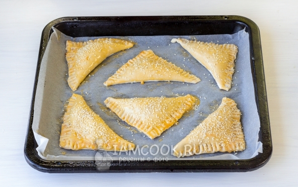 Посыпать кунжутом