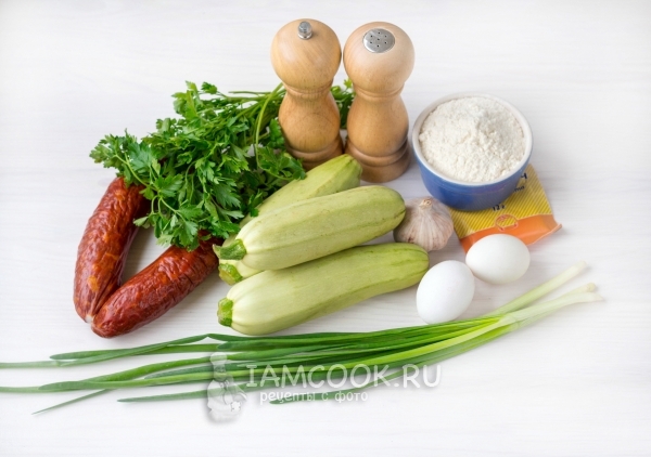 Ингредиенты для кексов из кабачков с колбасой