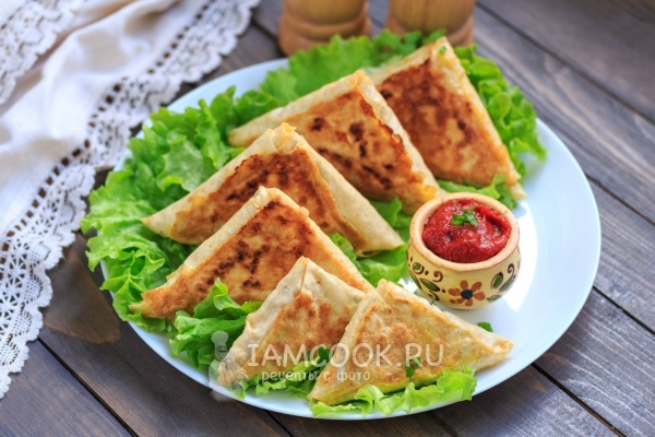 Рецепт жареного лаваша с колбасой и сыром